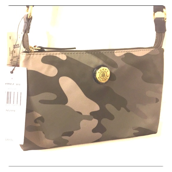 Tommy Hilfiger Handbags - 🍀 Tommy Hilfiger Camo Crossbody🍀